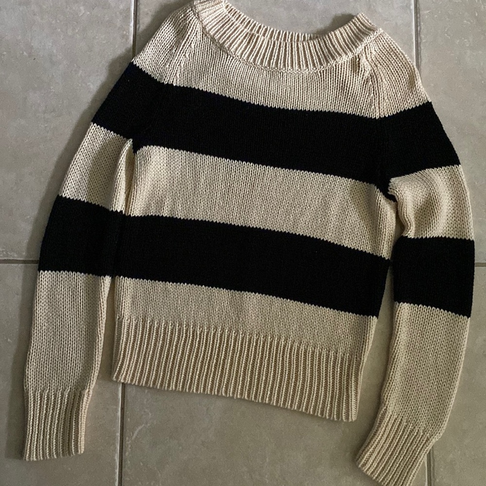 VGUC Gap women’s black and beige striped knit sweater